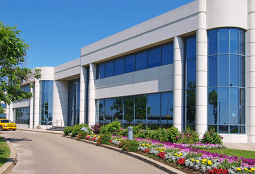 情侣住酒店正亲密时被员工开窗，住客要求酒店作书面盖章道歉并赔偿4000元，最新回应:苏州科技机械有限公司